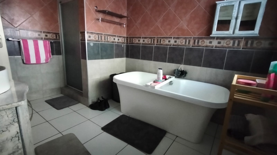 4 Bedroom Property for Sale in Protea Park North West